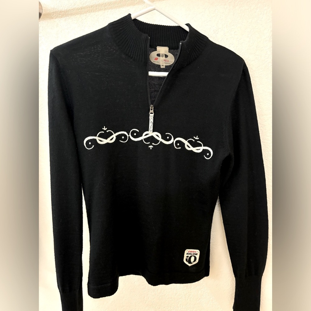 Pearl Izumi Black and White Turtleneck Sweater